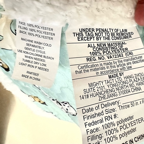 50” x 60” Quilted Sherpa Throw Blanket With Puppy Dog Design - Picture 3 of 6